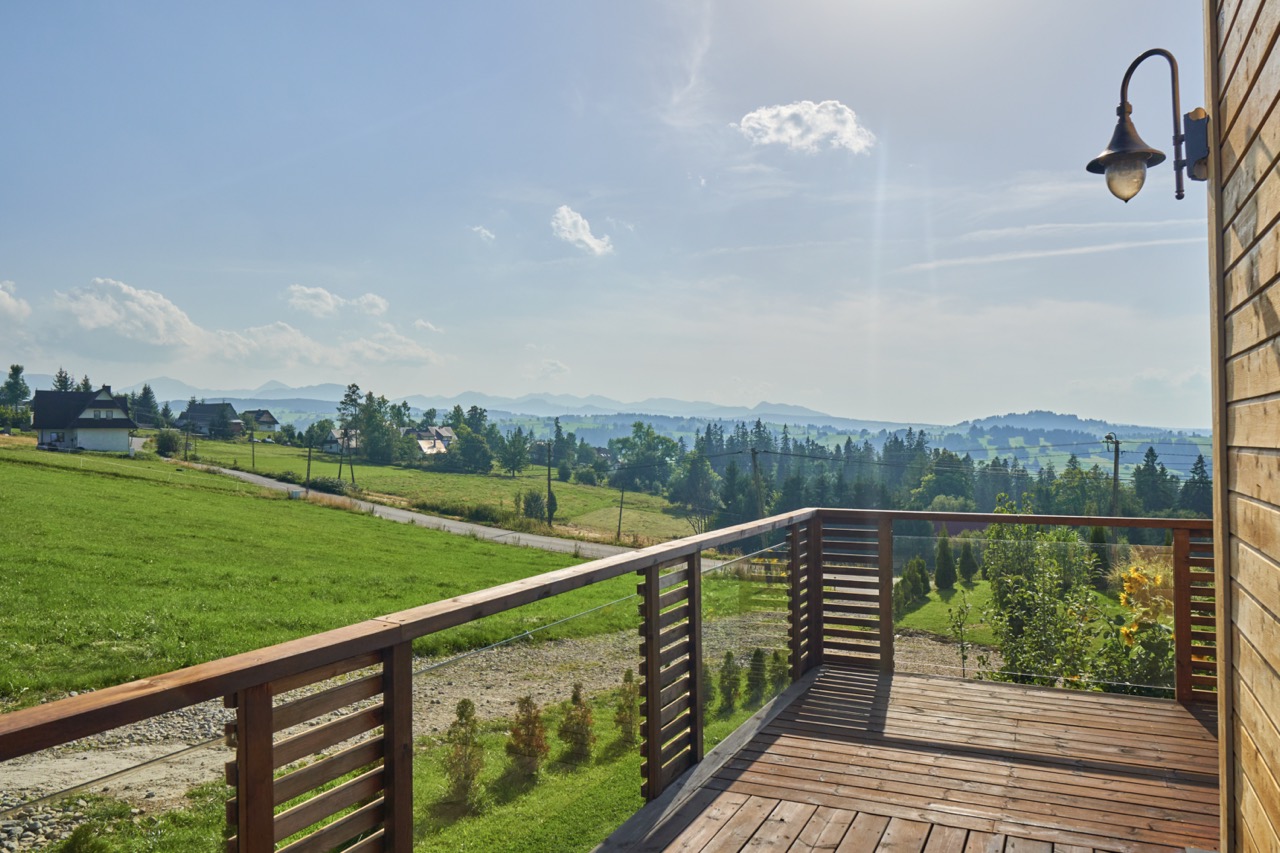 Domek Parzenica z widokiem na Tatry